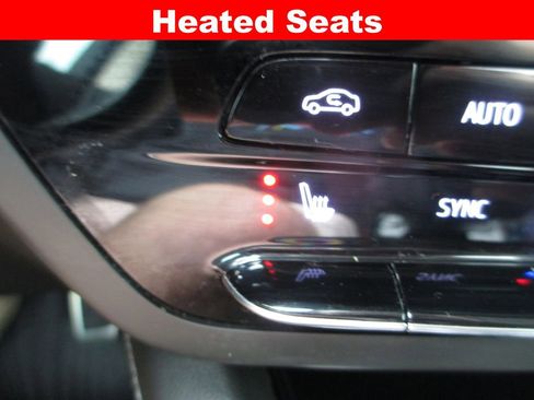 Used 2022 Buick Envision Essence w/ Sport Touring Package FWD image 19