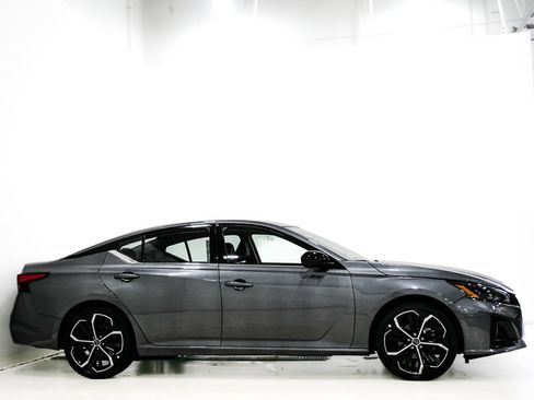 Used 2024 Nissan Altima 2.5 SR FWD image 4