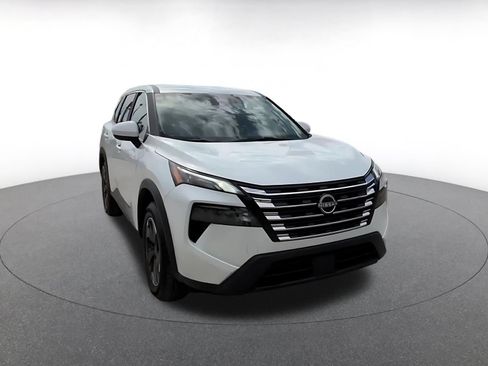 Used 2025 Nissan Rogue SV FWD image 3