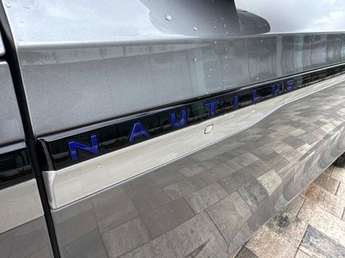 Certified 2024 Lincoln Nautilus Reserve image 9