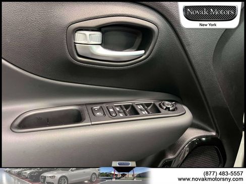 Used 2022 Jeep Renegade Altitude AWD/4WD image 17