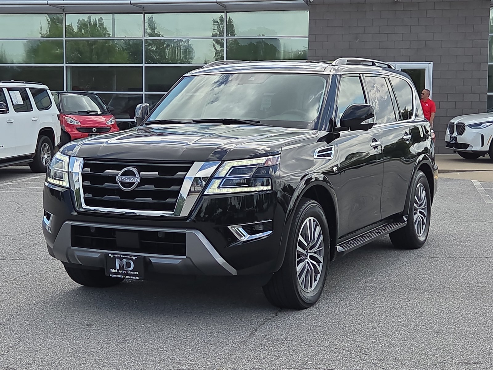 Used 2022 Nissan Armada SL w/ Captain's Chairs Package AWD/4WD image 2