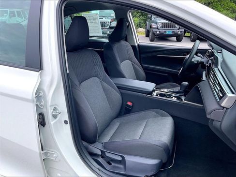 Used 2025 Toyota Camry LE FWD image 10
