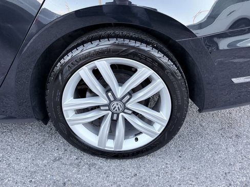 Used 2017 Volkswagen Passat 3.6 SEL Premium image 9