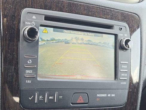 Used 2017 Chevrolet Traverse LT FWD image 13
