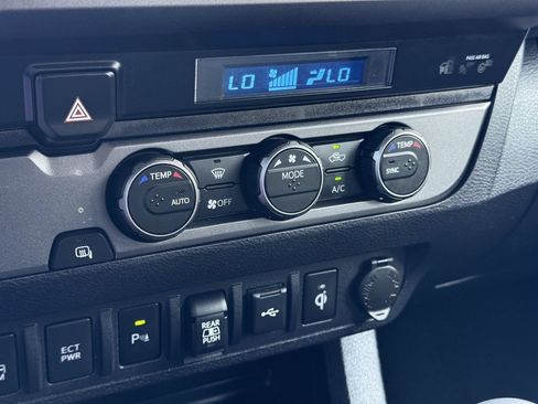 Used 2023 Toyota Tacoma TRD Sport w/ Technology Package RWD image 20