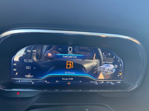 Used 2024 Chevrolet Suburban Premier image 21