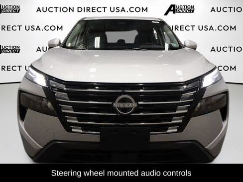 Used 2024 Nissan Rogue SV FWD image 3