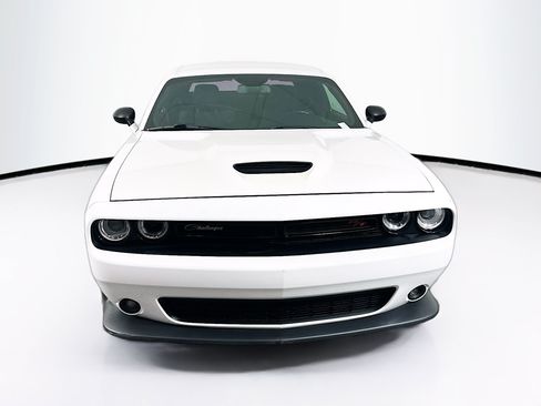 Used 2019 Dodge Challenger R/T RWD image 2