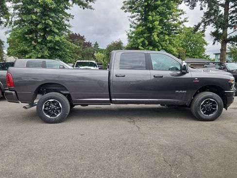 New 2026 RAM 2500 Laramie AWD/4WD image 8