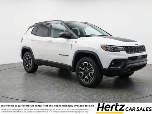 Used 2025 Jeep Compass Trailhawk image 1