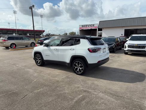 Used 2025 Jeep Compass Limited image 11