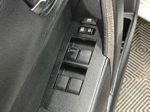 Used 2019 Toyota Corolla LE image 32