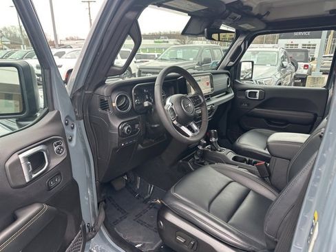 Used 2024 Jeep Wrangler Unlimited Sahara w/ Technology Group image 9