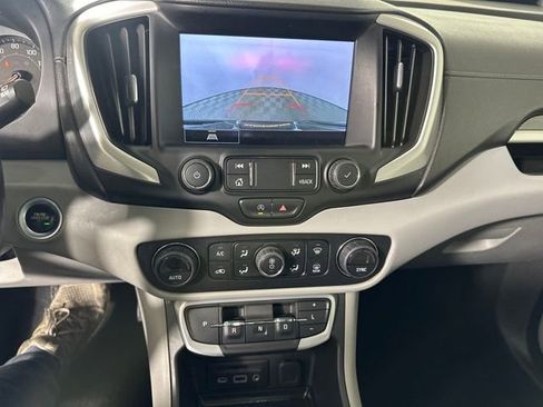 Used 2022 GMC Terrain SLT image 22