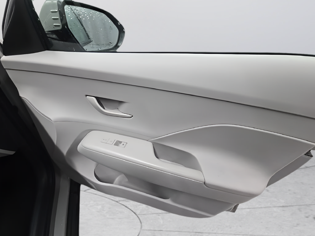 Certified 2025 Hyundai Kona SEL FWD image 25