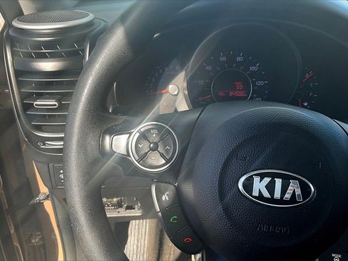 Used 2015 Kia Soul Base image 16