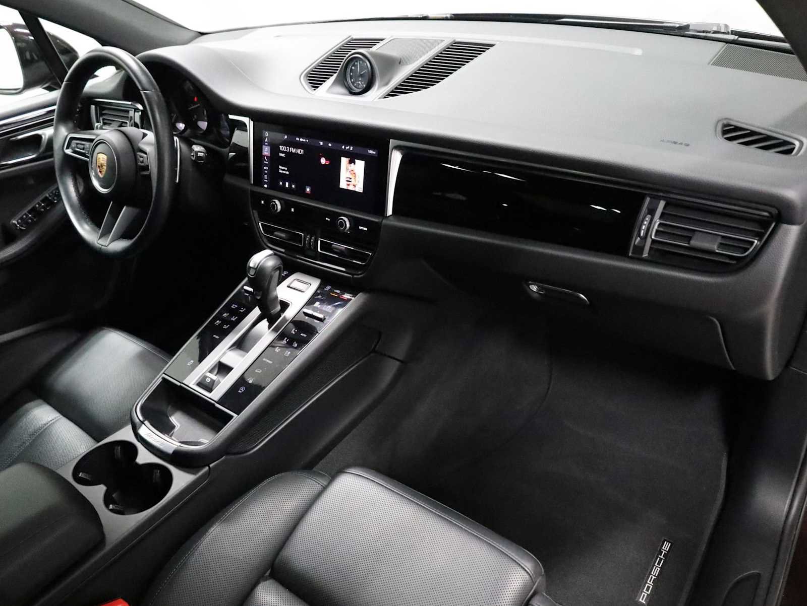 Certified 2023 Porsche Macan Turbo AWD/4WD image 7