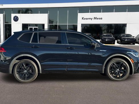 Used 2022 Volkswagen Tiguan SE R-Line image 3