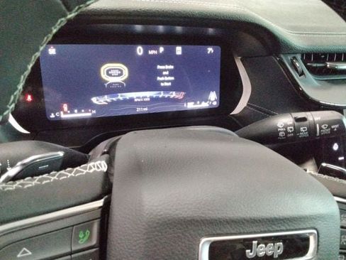 New 2026 Jeep Grand Cherokee Limited w/ Limited Altitude Package AWD/4WD image 22