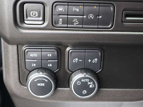 Used 2024 Chevrolet Tahoe Premier AWD/4WD image 16