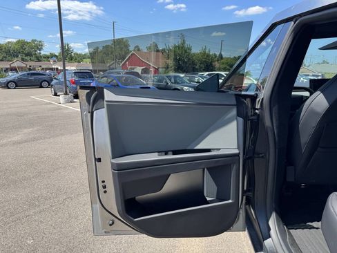 Used 2024 Tesla Cybertruck AWD Crew Cab image 14