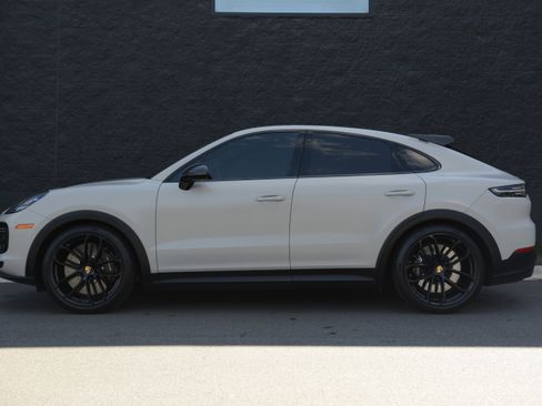 Certified 2022 Porsche Cayenne Turbo GT image 2