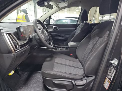 Used 2025 Kia Sorento LX FWD image 12