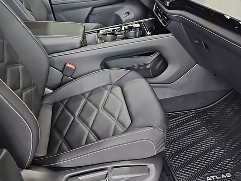 New 2026 Volkswagen Atlas Cross Sport SE AWD/4WD image 13