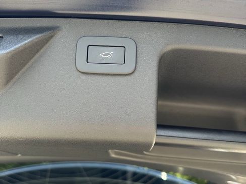 Used 2023 Land Rover Discovery Sport S R-Dynamic image 12