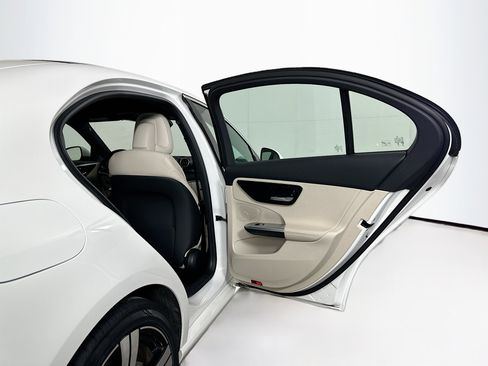 Used 2025 Mercedes-Benz C 300 4MATIC Sedan image 30