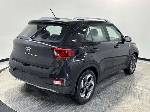 Used 2024 Hyundai Venue SEL image 7