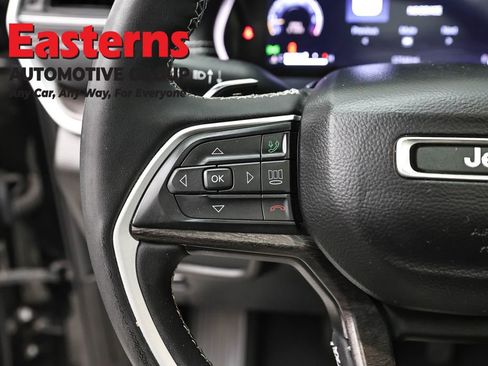 Used 2023 Jeep Grand Cherokee L Limited w/ Luxury Tech Group II AWD/4WD image 15