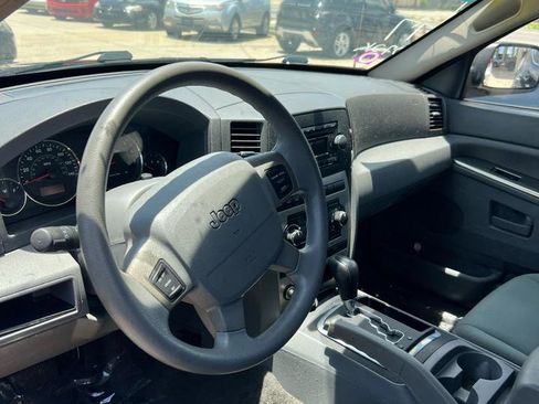 Used 2007 Jeep Grand Cherokee Laredo w/ Cargo Convenience Group AWD/4WD image 6