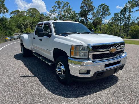 Used 2011 Chevrolet Silverado 3500 LT w/ Interior Plus Package AWD/4WD image 9