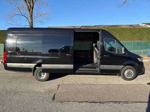 Used 2024 Mercedes-Benz Sprinter 3500 image 24