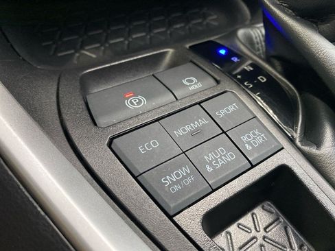 Used 2023 Toyota RAV4 LE AWD/4WD image 26