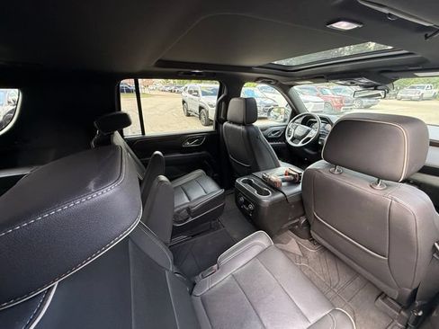 Used 2023 Chevrolet Suburban Premier AWD/4WD image 4