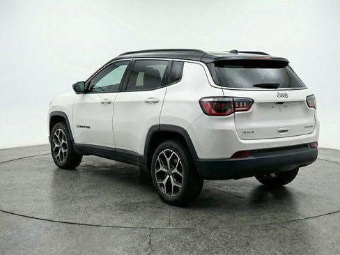 Used 2025 Jeep Compass Limited image 6