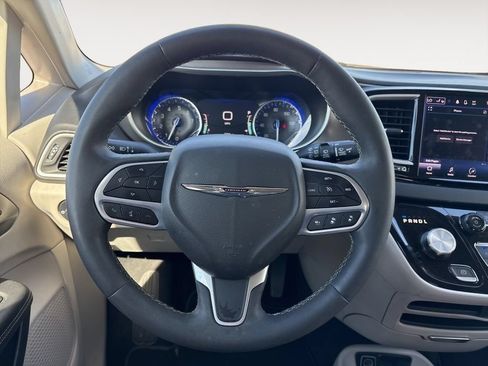 Used 2024 Chrysler Pacifica Touring-L FWD image 41