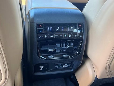 Used 2022 Jeep Grand Cherokee L Summit AWD/4WD image 15