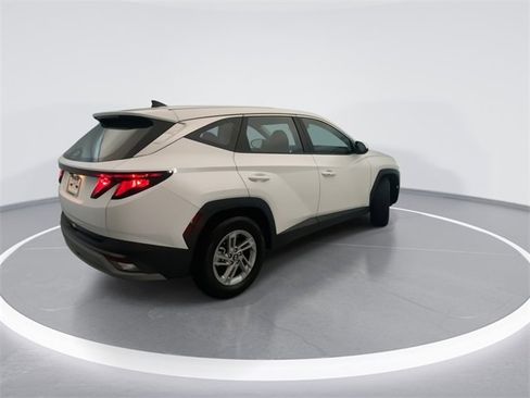 Used 2025 Hyundai Tucson SE image 4