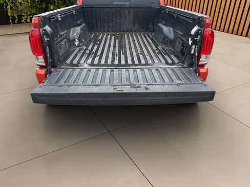 Used 2016 Toyota Tacoma TRD Sport AWD/4WD image 19