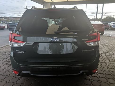 Used 2023 Subaru Forester Premium image 7