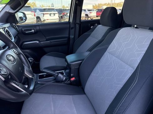 Used 2023 Toyota Tacoma TRD Sport image 5