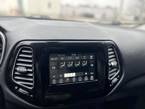 Used 2019 Jeep Compass Latitude FWD image 22