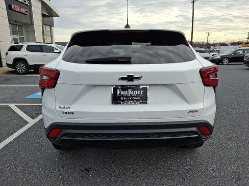 Certified 2025 Chevrolet Trax RS w/ Sunroof Package image 5