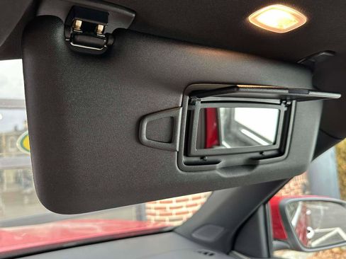 Used 2025 Mercedes-Benz GLB 250 4MATIC image 27