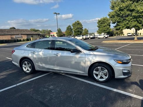 Used 2022 Chevrolet Malibu LS FWD image 4