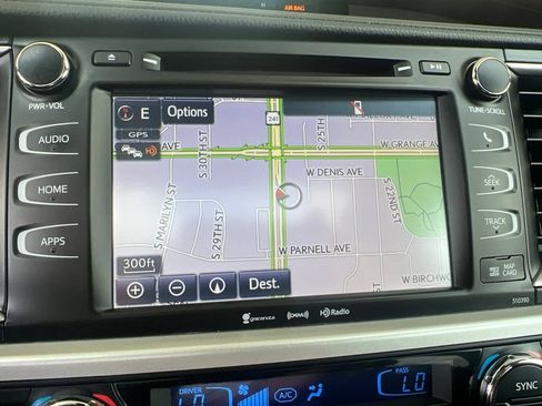 Used 2019 Toyota Highlander XLE AWD/4WD image 57